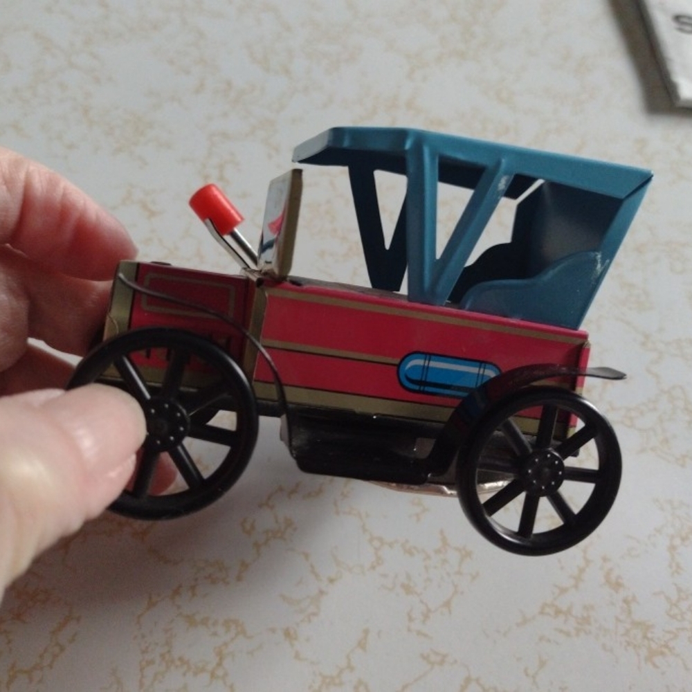 VIDEO Japan small toy metal lever action car. Vintage! Lever Mechanism in EUC.